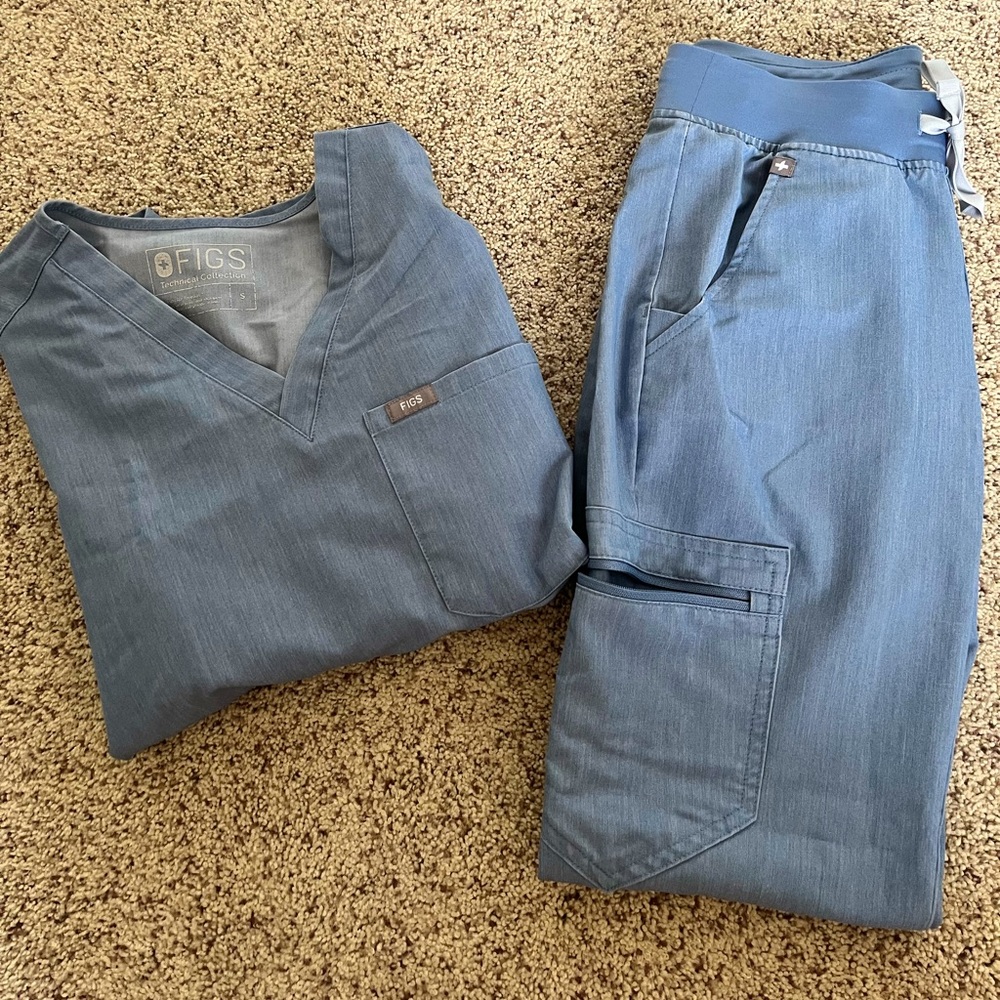 Figs Scrub Set Limited Edition Color: Light Denim (TOP: S + PANTS: XXS)